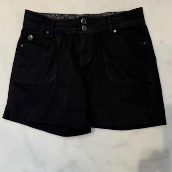 Dakota Blue Women’s shorts, Black Cotton, Size 6 X 5.5” inseam, Highrise cut - Picture 1 of 5